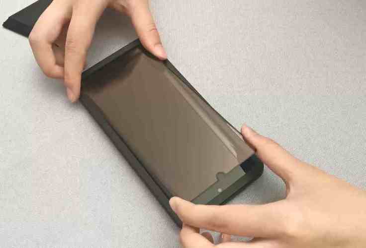 手机贴膜怎么贴钢化膜教程（如何准备贴膜时所需的工具）