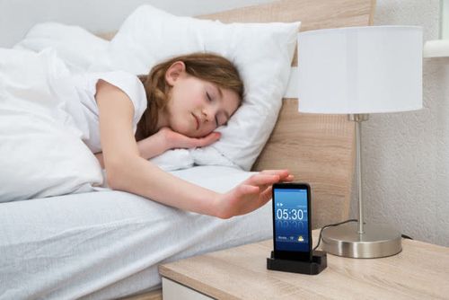 晚上手机放在枕边有辐射吗，放在枕边的手机是否会产生辐射？