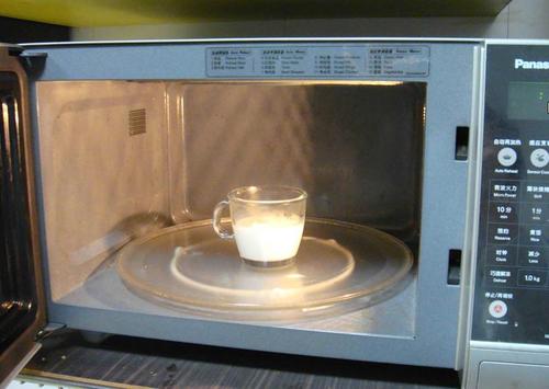 牛奶可以直接放微波炉加热吗（加热牛奶时需要注意哪些事项）