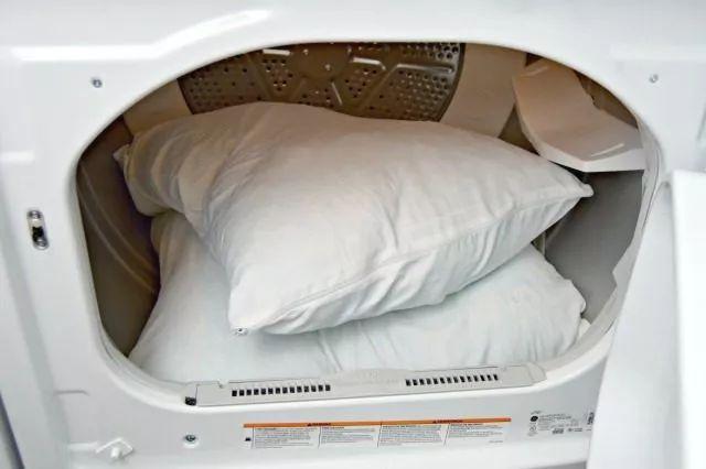 枕芯可以放洗衣机里面洗吗（如何清洗枕芯）