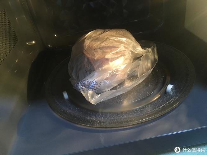 塑料袋可以放进微波炉吗，塑料袋是否可以放进微波炉加热食物？